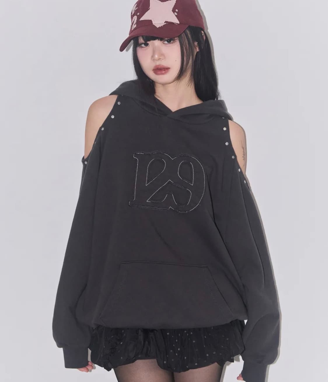 일리고 129 컷아웃 오버핏 후드티 차콜 상품이미지1