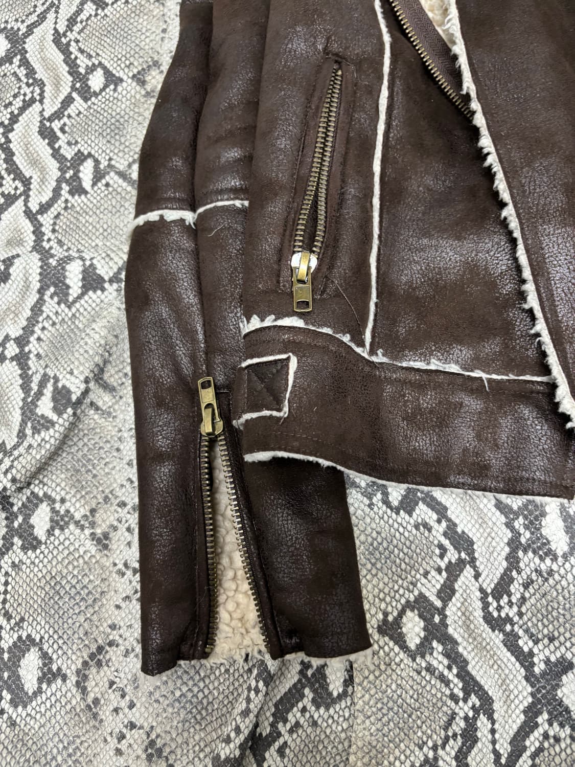 [MNG] Brown Fleece Detail Rider Jacket 상품이미지3