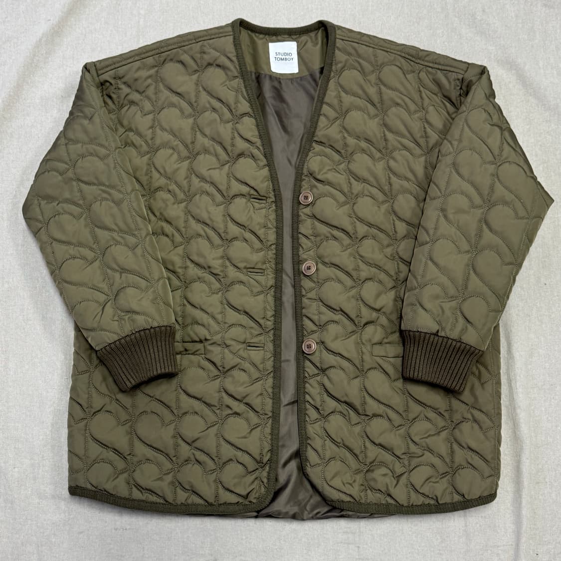 톰보이 백프린팅 카키 퀼팅 점퍼 F 상품이미지3