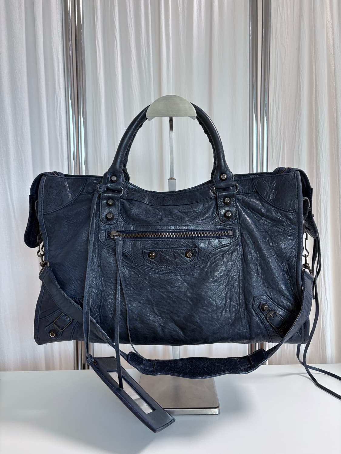 발렌시아가 시티 모터백 다크네이비 상품이미지1