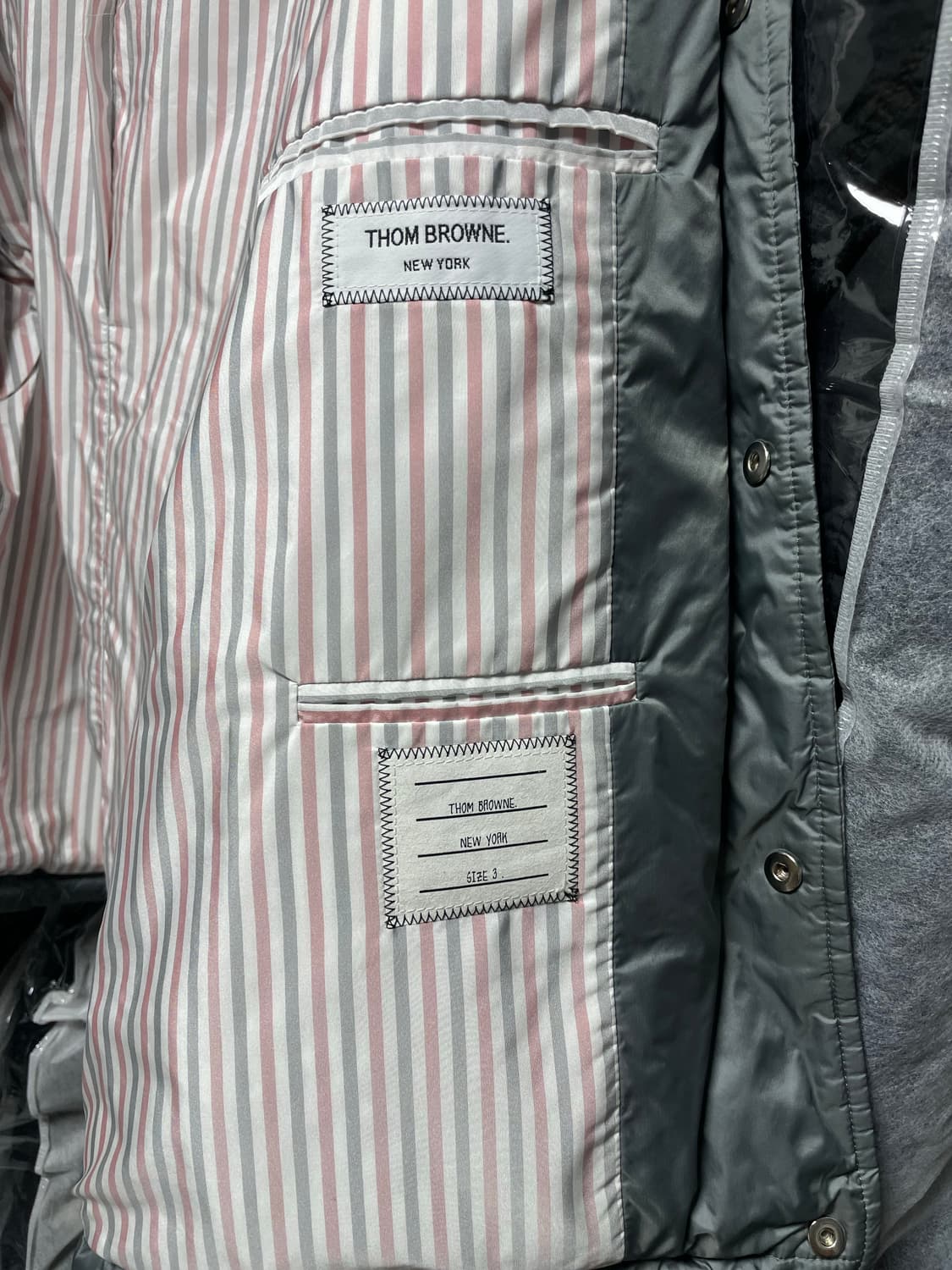 [3사이즈] 톰브라운 매트 나일론 사선 다운 봄버 패딩 자켓 상품이미지8