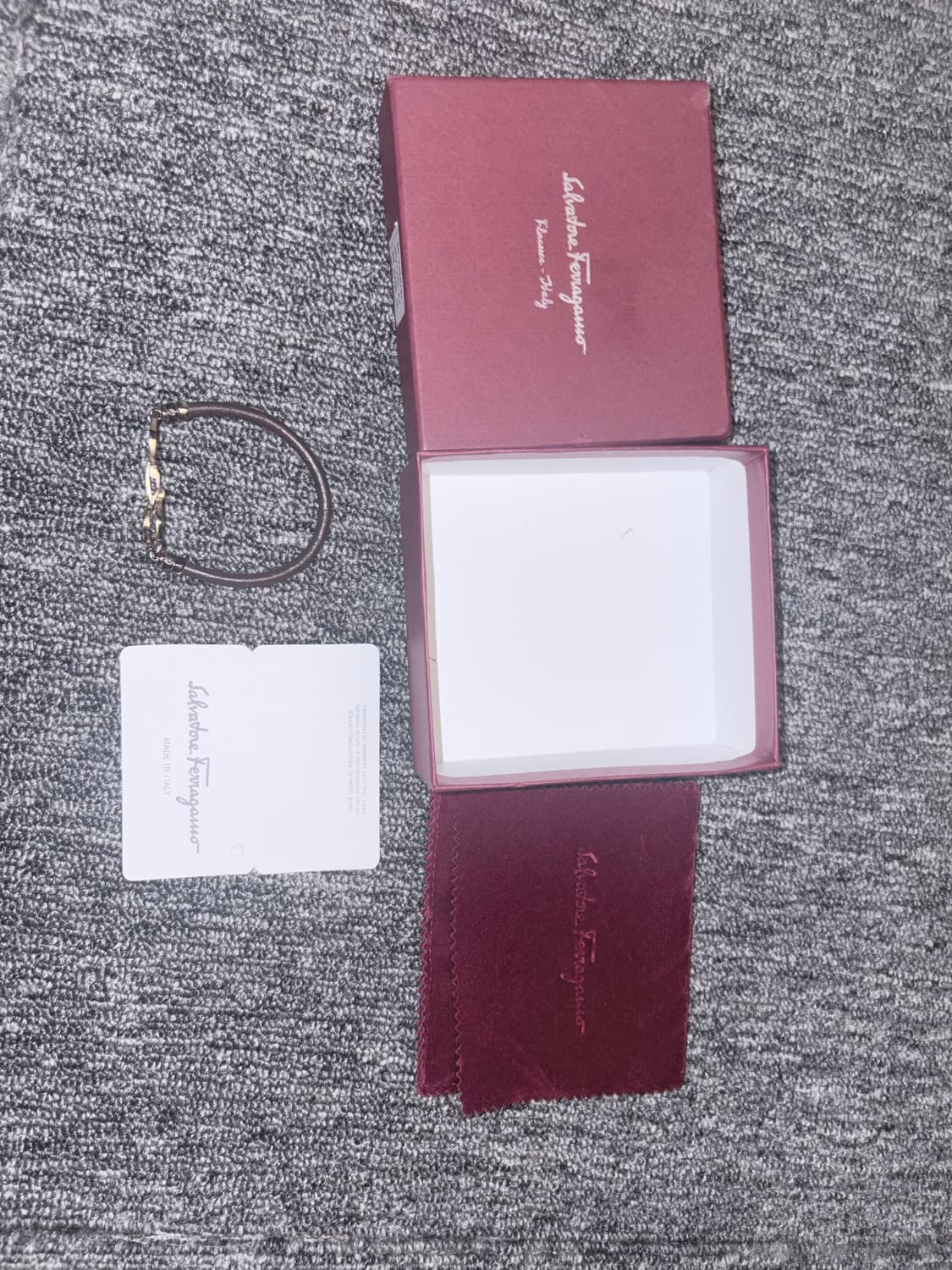 페라가모 골드 팔찌 판매합니다. 상품이미지2