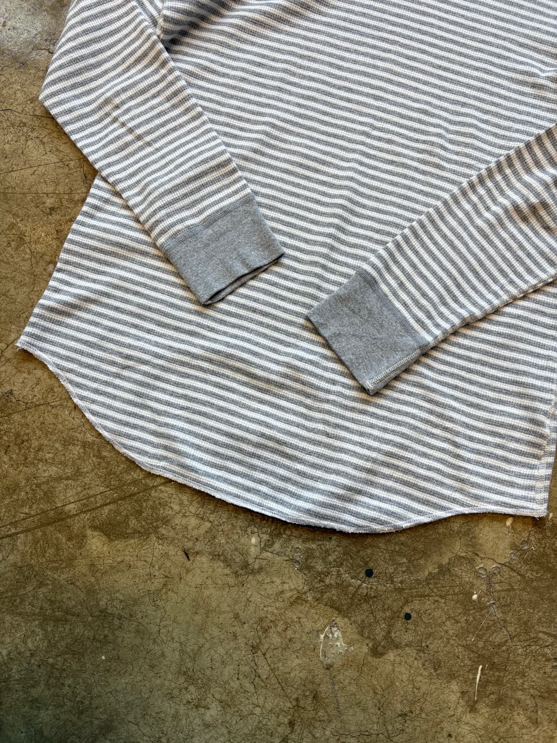 헤인즈 Hanes 그레이 스트라이트 롱슬리브 티 상품이미지3