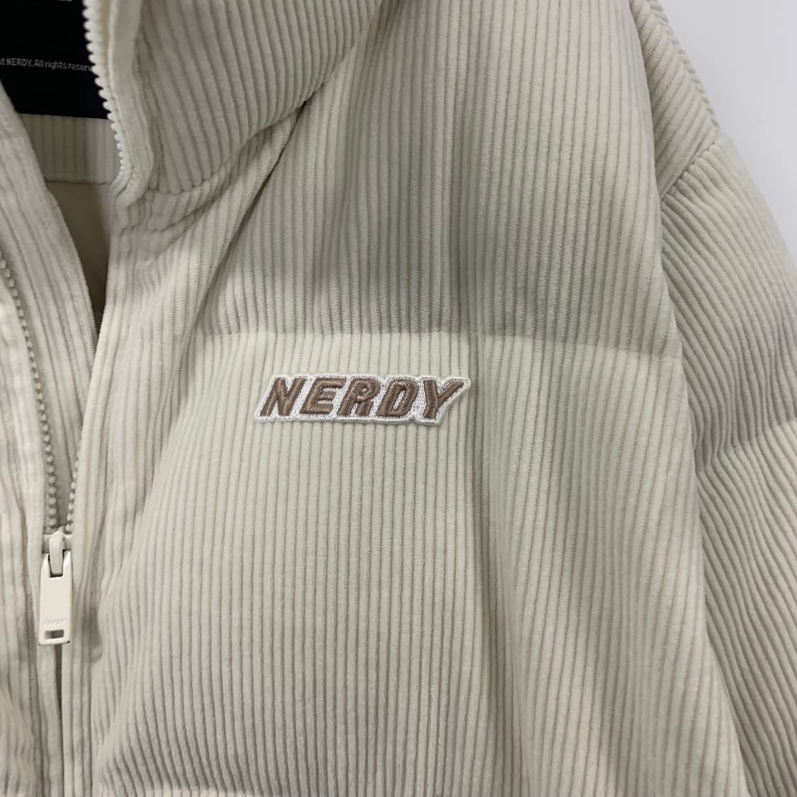 널디 백로고 아이보리 덕다운 코듀로이 패딩 상품이미지5