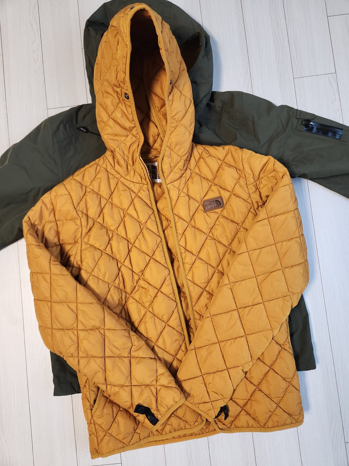 노스페이스 하이벤트 퀄팅 내피 바람막이 야상 자켓 사이즈m

여러 중고사 상품이미지3