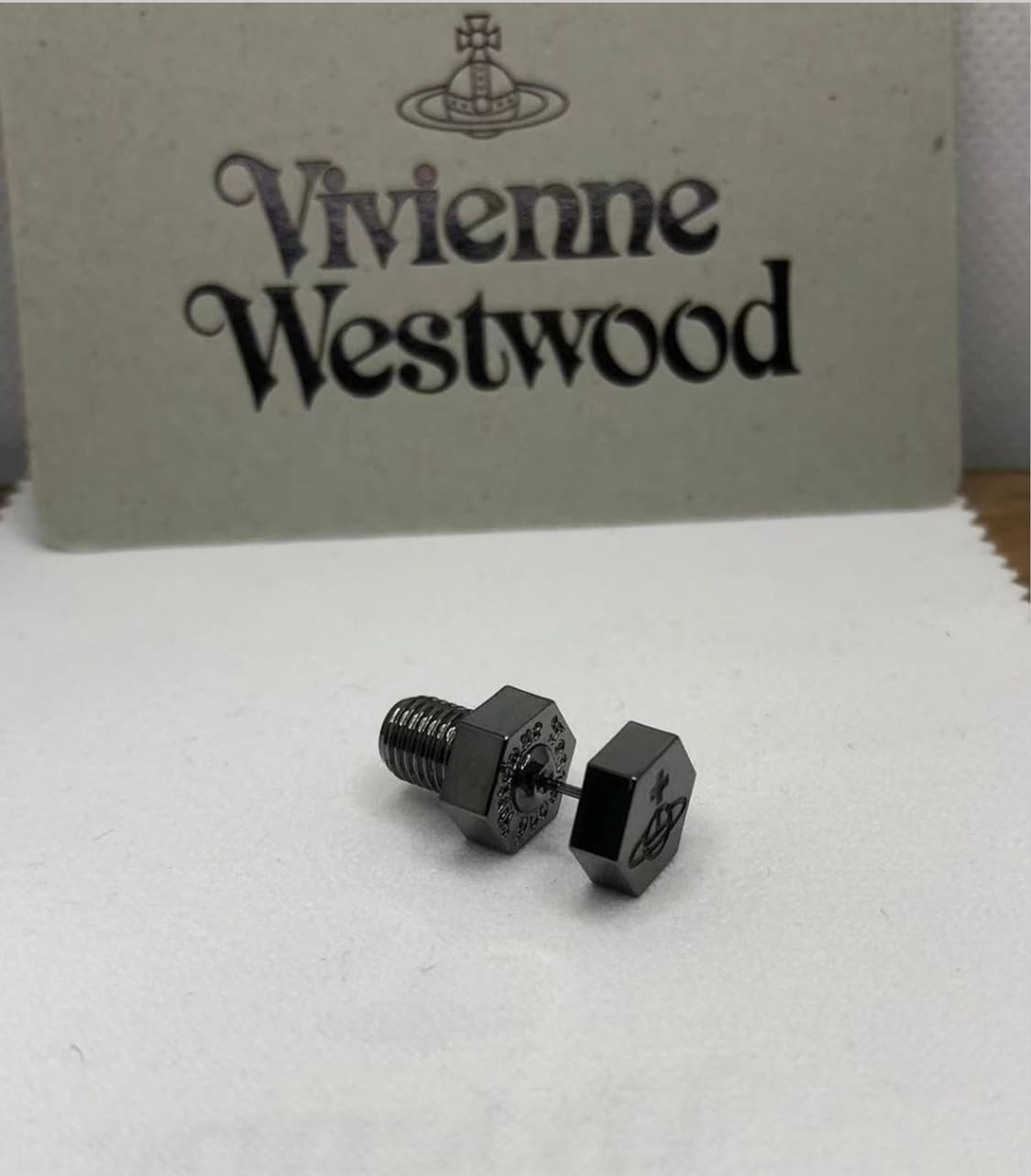 비비안웨스트우드 아카이브 orb 각인 그레이실버 못 귀걸이 상품이미지3