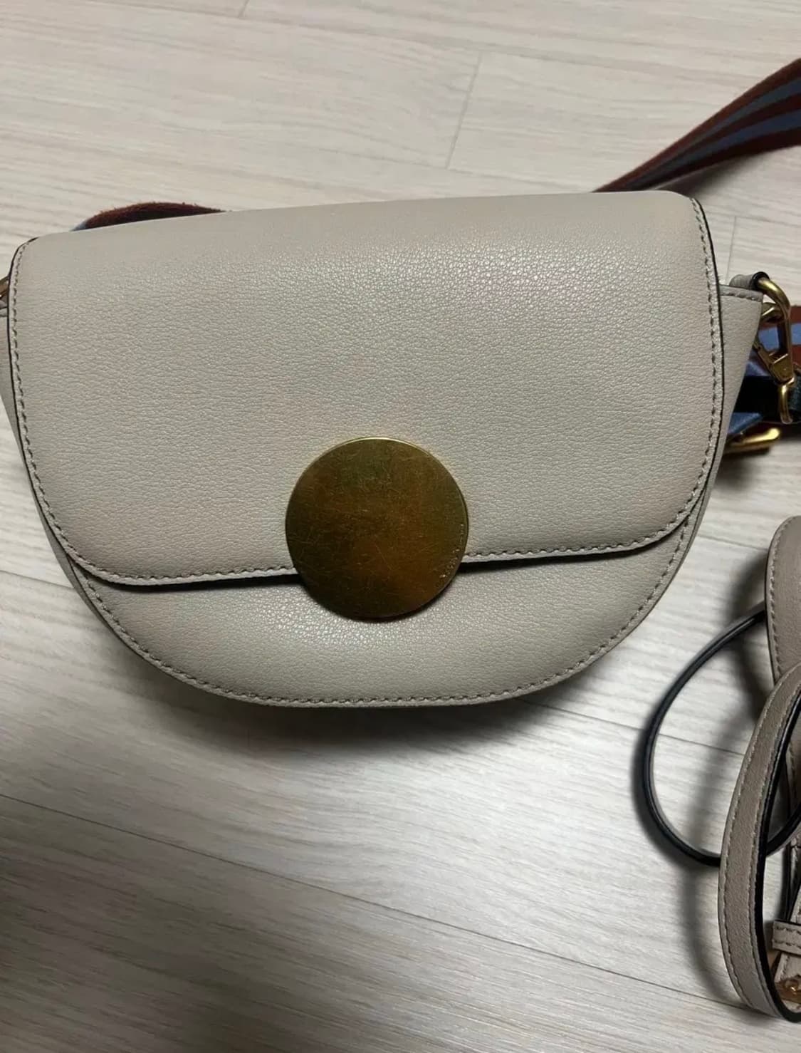 오야니 로티 새들 크로스바디 백 상품이미지3