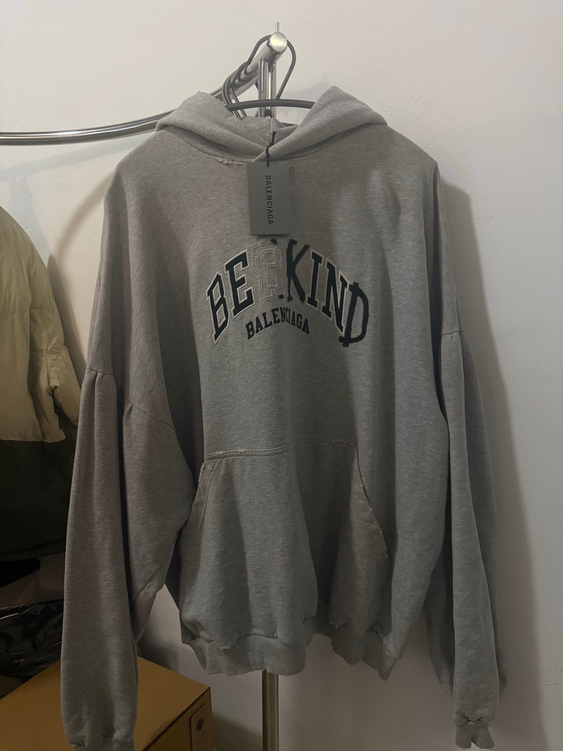 발렌시아가 BEKIND 후드  상품이미지1