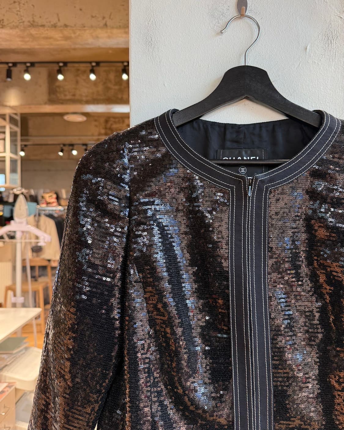 샤넬 블랙 스팽글 크롭 자켓  상품이미지4