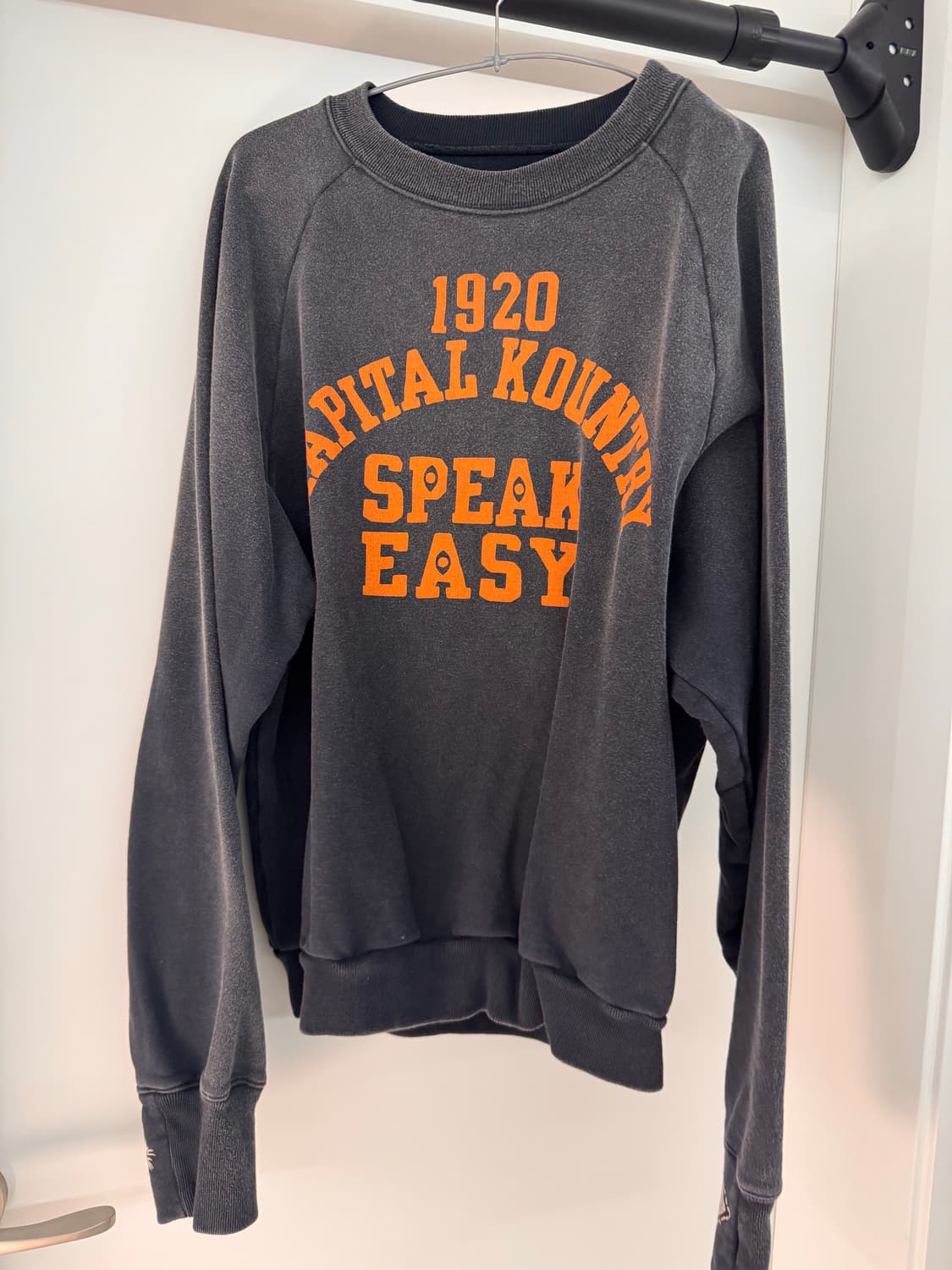 캐피탈 맨투맨 래글런 크루 스웨트 스피크이지 컬리지 블랙 팝니다 상품이미지1