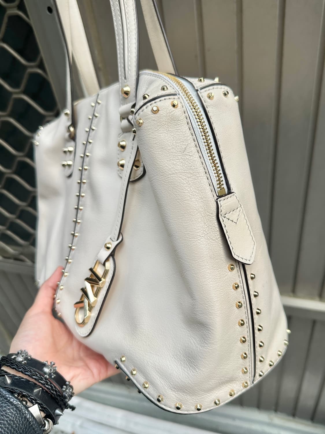 Michael Kors stud leather shoulder bag  상품이미지4