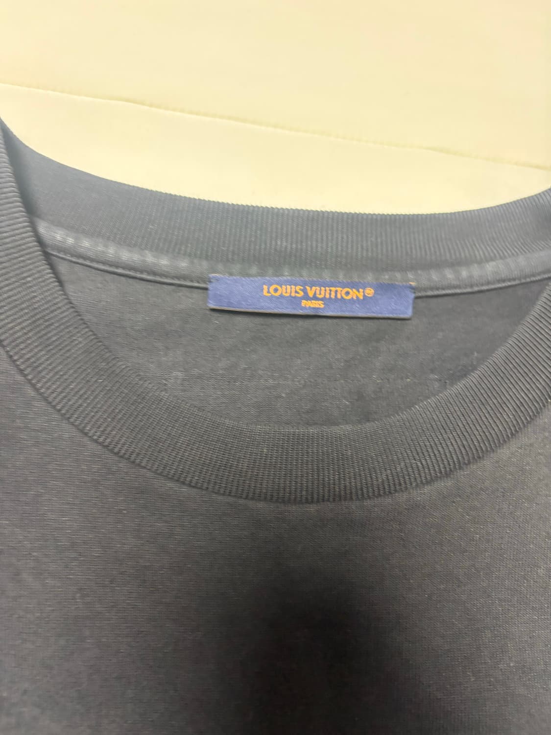 루이비통 스테이플 에디션 블랙 티셔츠 새상품급 상품이미지5