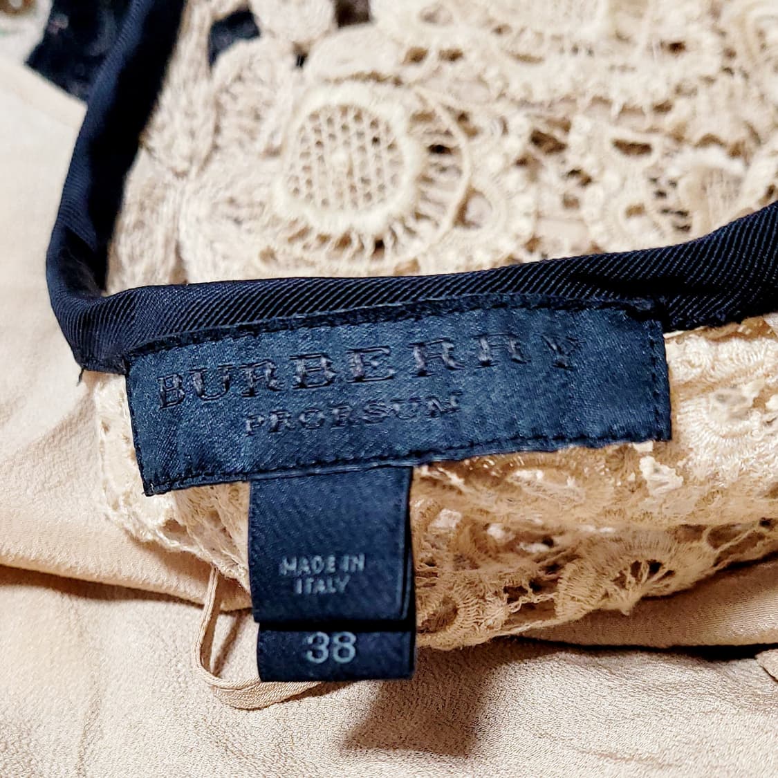 버버리 프로섬 드레스 원피스 골드자수 레이스 (55) 상태최상 상품이미지9