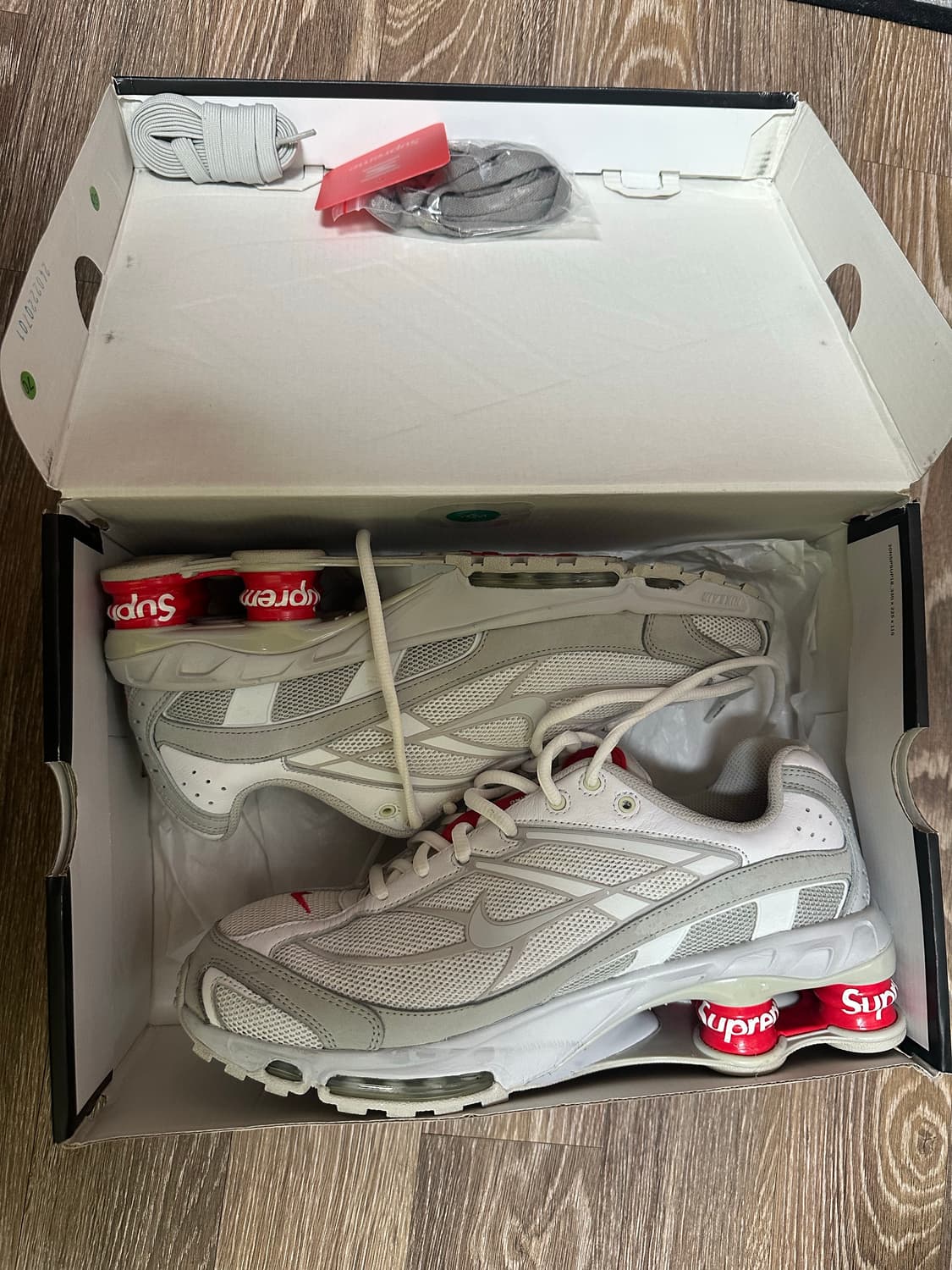 나이키 x 슈프림 샥스 라이드 2 SP 화이트 상품이미지1