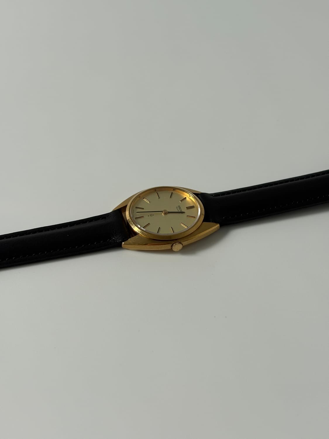 세이코 1980년대 빈티지시계 골드 쿠션 라운드 쿼츠 여성 상품이미지5