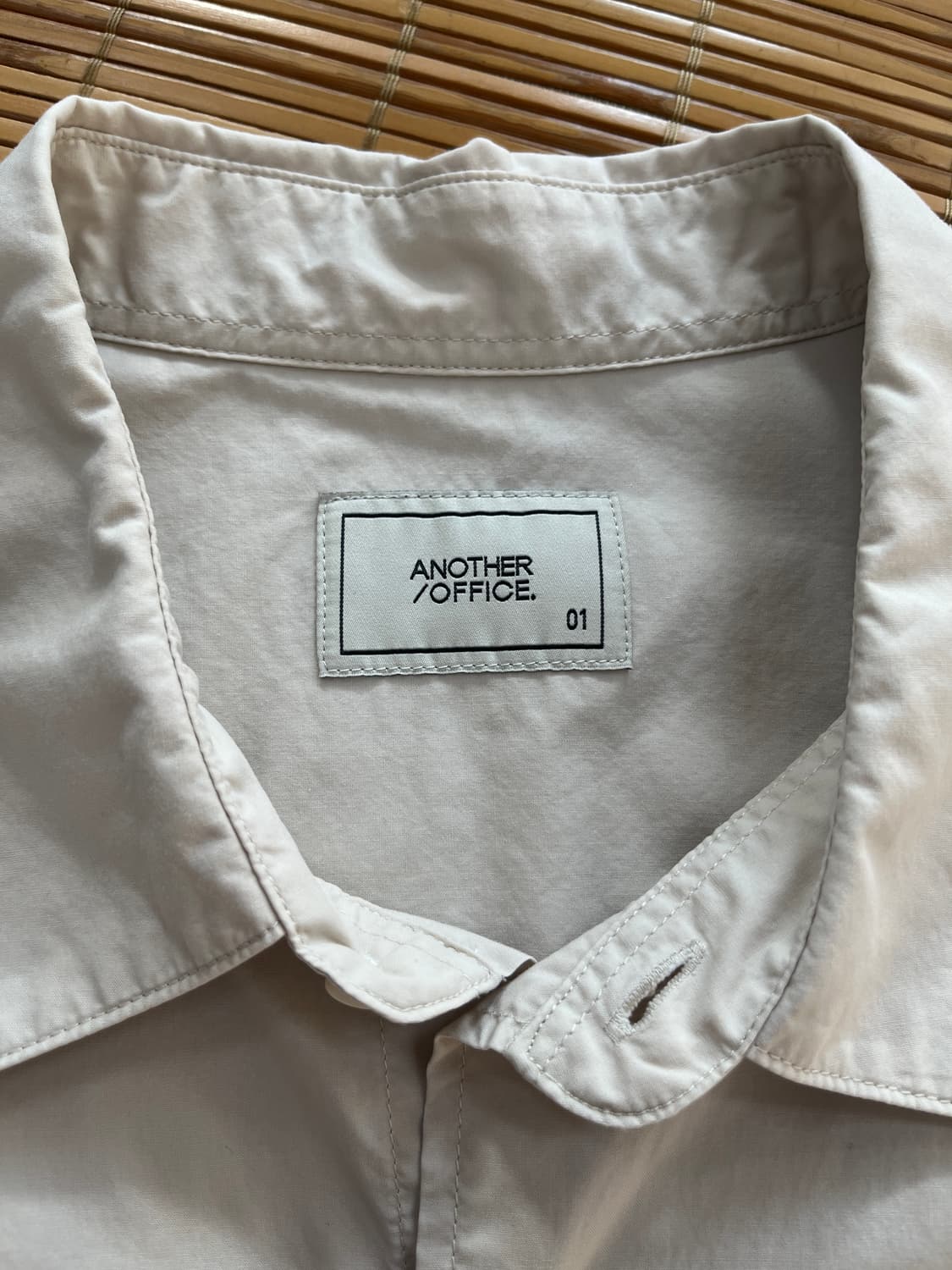 어나더오피스 Writer Shirt 아몬드밀크 01사이즈 상품이미지3