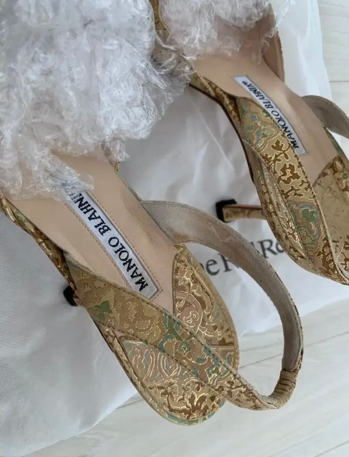 Manolo Blahnik 마놀로 블라닉 메탈릭 캐롤라인 펌프스 상품이미지6