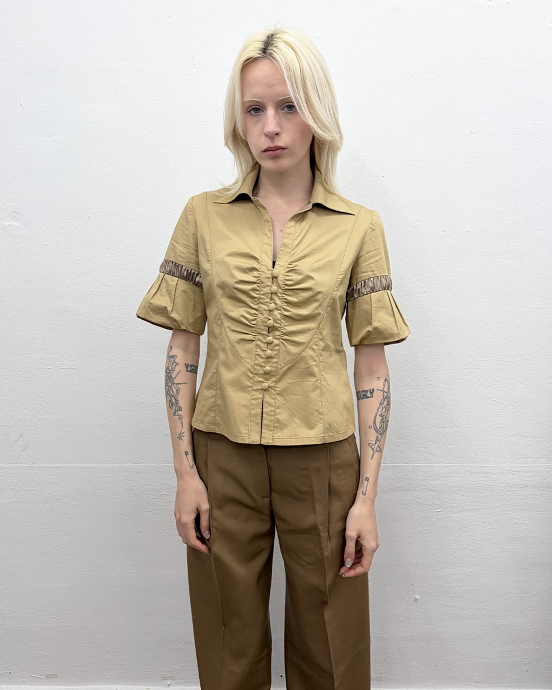 리츠코 시라하마 셔링 디테일 하프 셔츠 상품이미지1