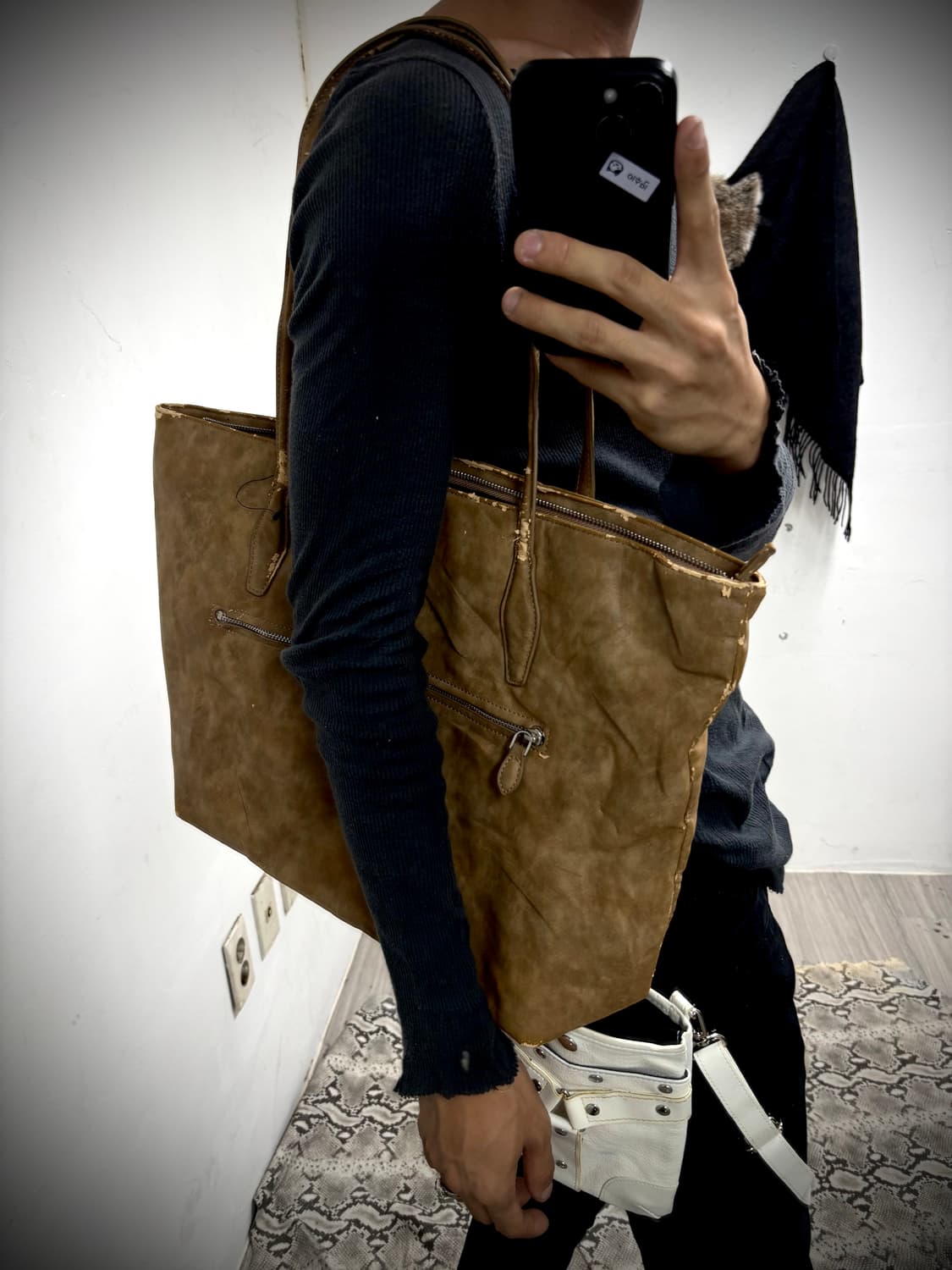 “FUGA” Minimal Brown Leather Bag 상품이미지1