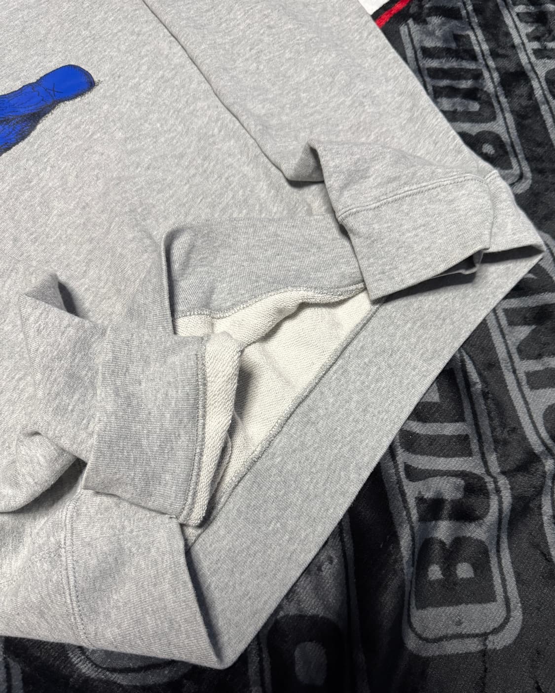 유니클로 카우스 앤디워홀 스웻셔츠 그레이 상품이미지5