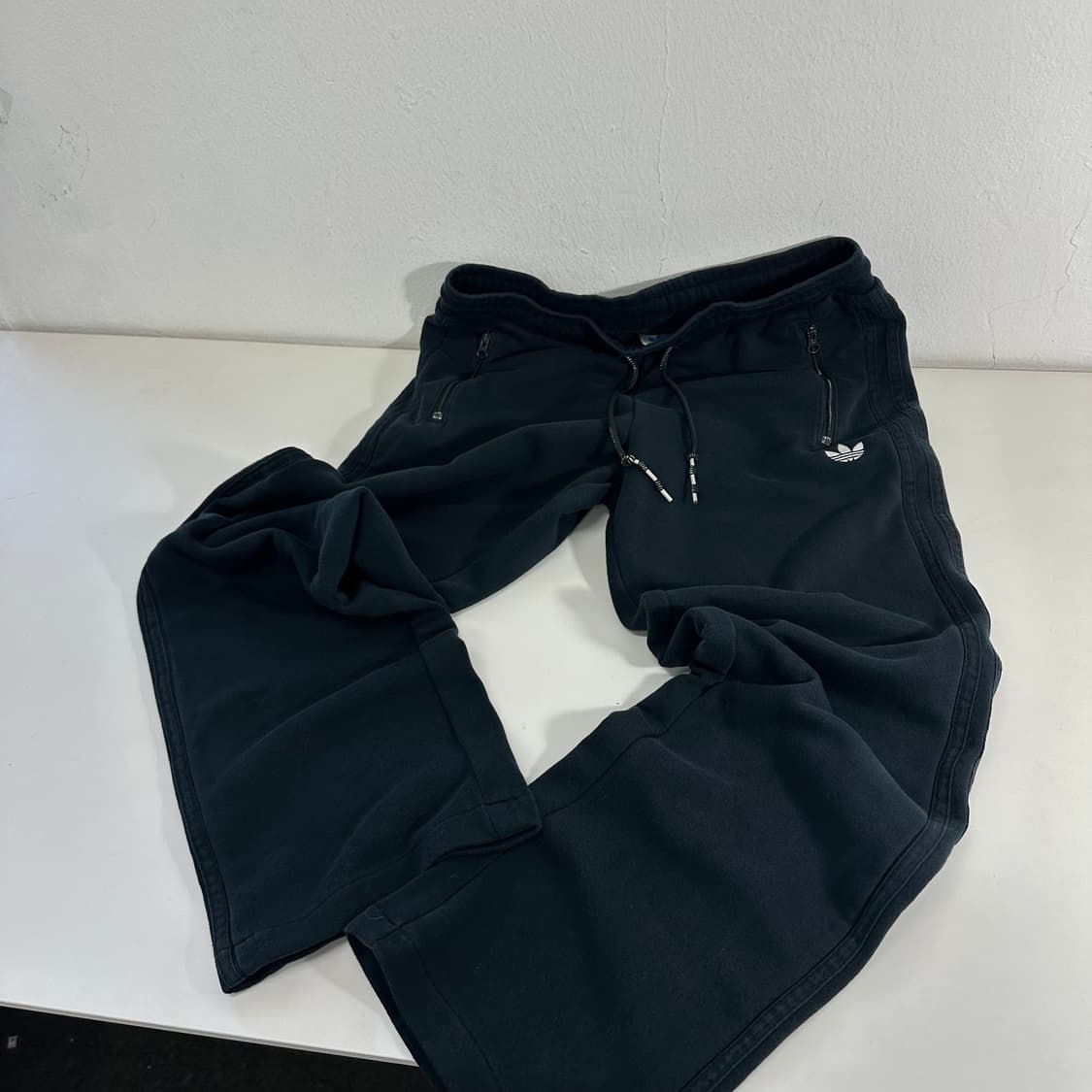 우먼L 아디다스오리지날 블랙 일자핏 코튼 삼선 파이어버드팬츠 상품이미지4