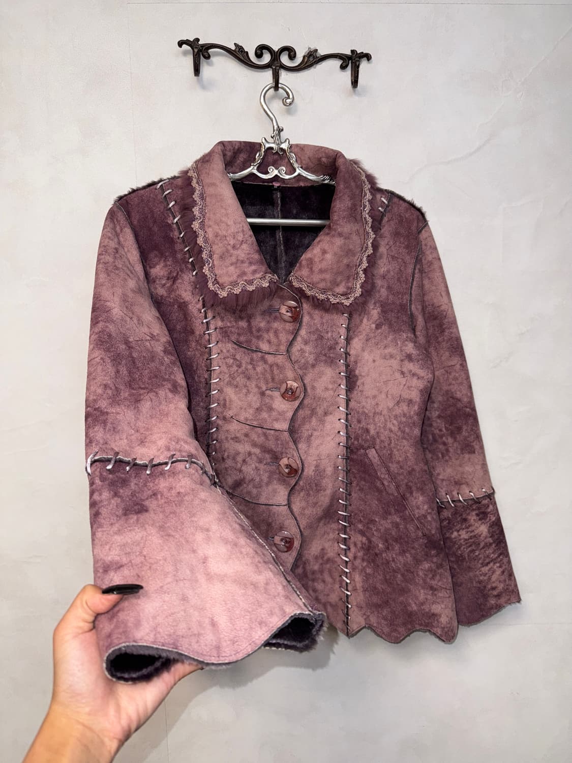 Indi pink tie dye fur trimmed stitch 무스탕 상품이미지2