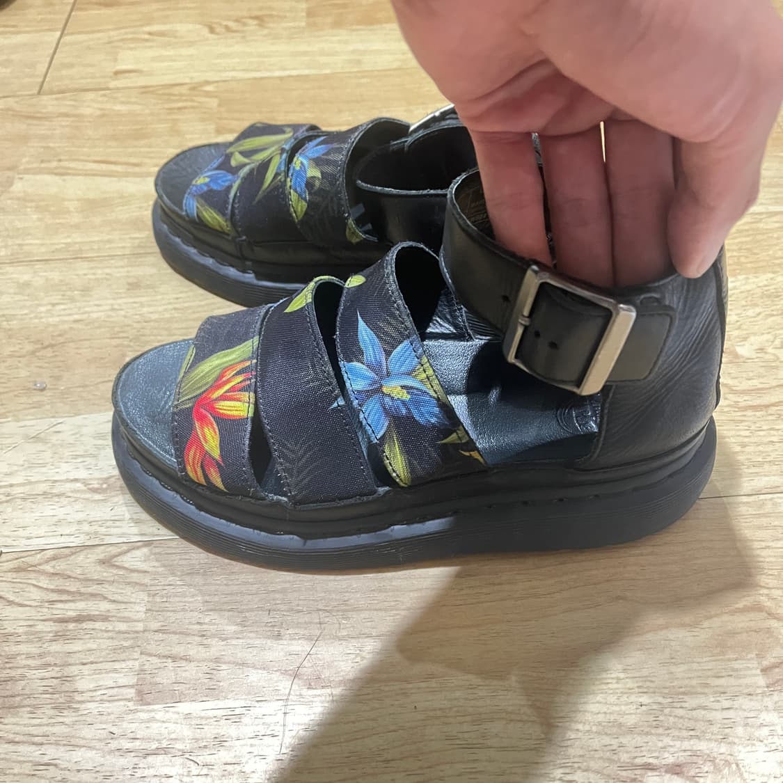 (220~230mm) 닥터마틴 클라리스 하와이안 플로럴 샌들 상품이미지2