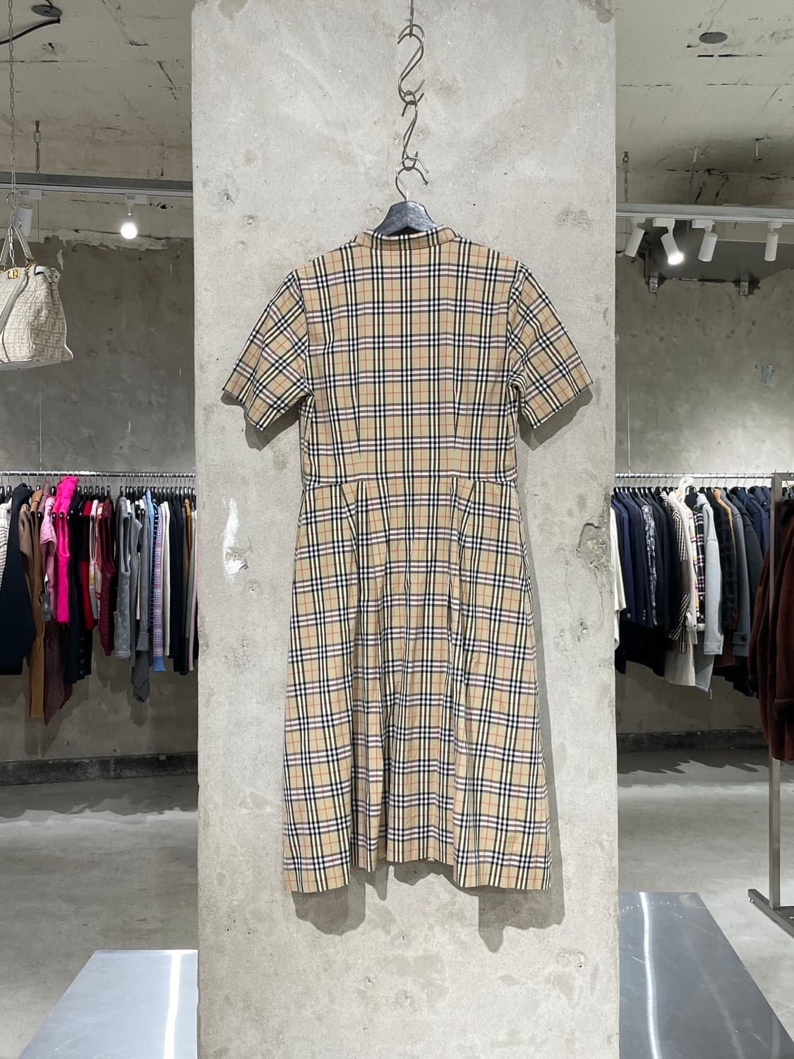 버버리 베이지 노바체크 버튼 핀턱 하프 롱 원피스 상품이미지6