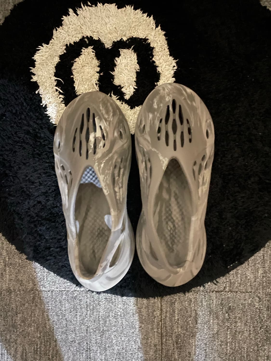 아디다스 이지 폼 러너 믹스 그레이 275 상품이미지1