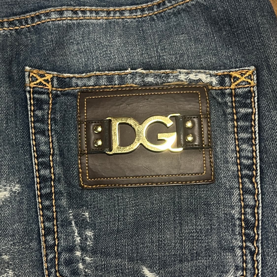 돌체앤가바나 [20 Loos] 디스트로이드 DG레더 패치 데님팬츠 상품이미지1