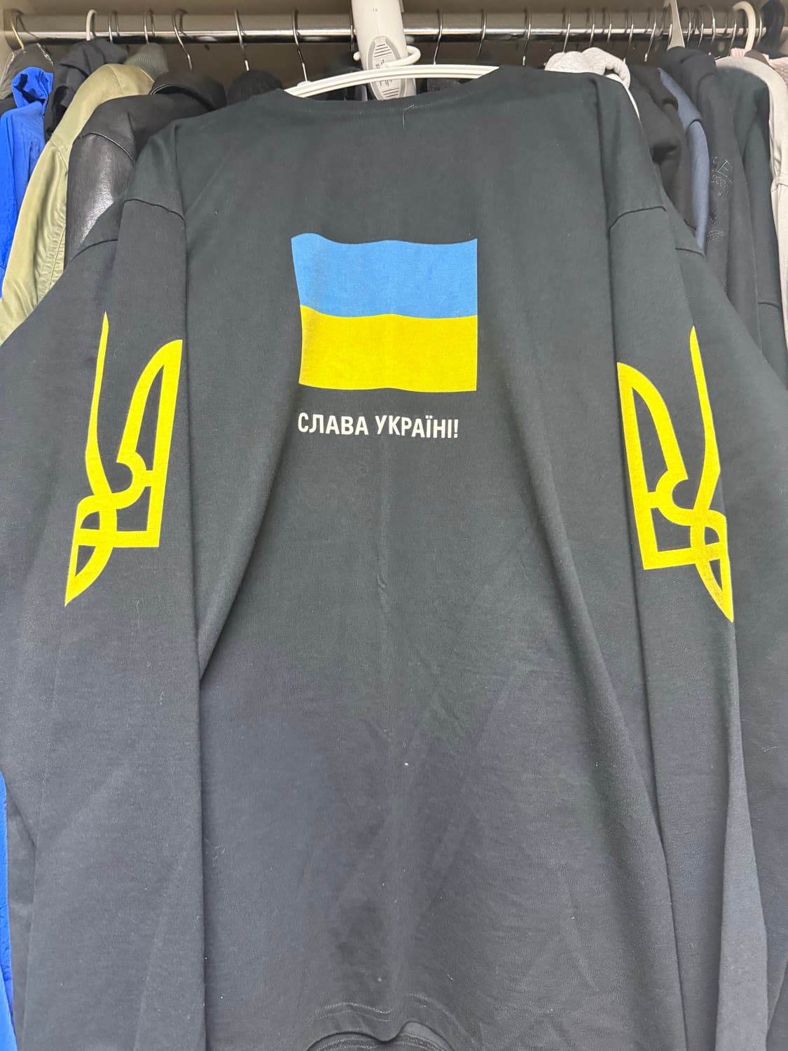 발렌시아가 서포트 우크라이나 롱슬리브 티셔츠 블랙 상품이미지3