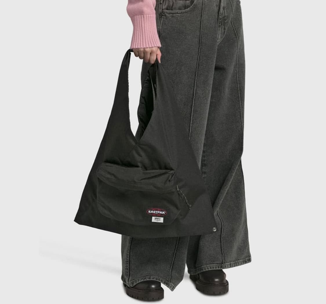 MM6 이스트팩 X 메종 마르지엘라 블랙 토트백 가방 상품이미지4