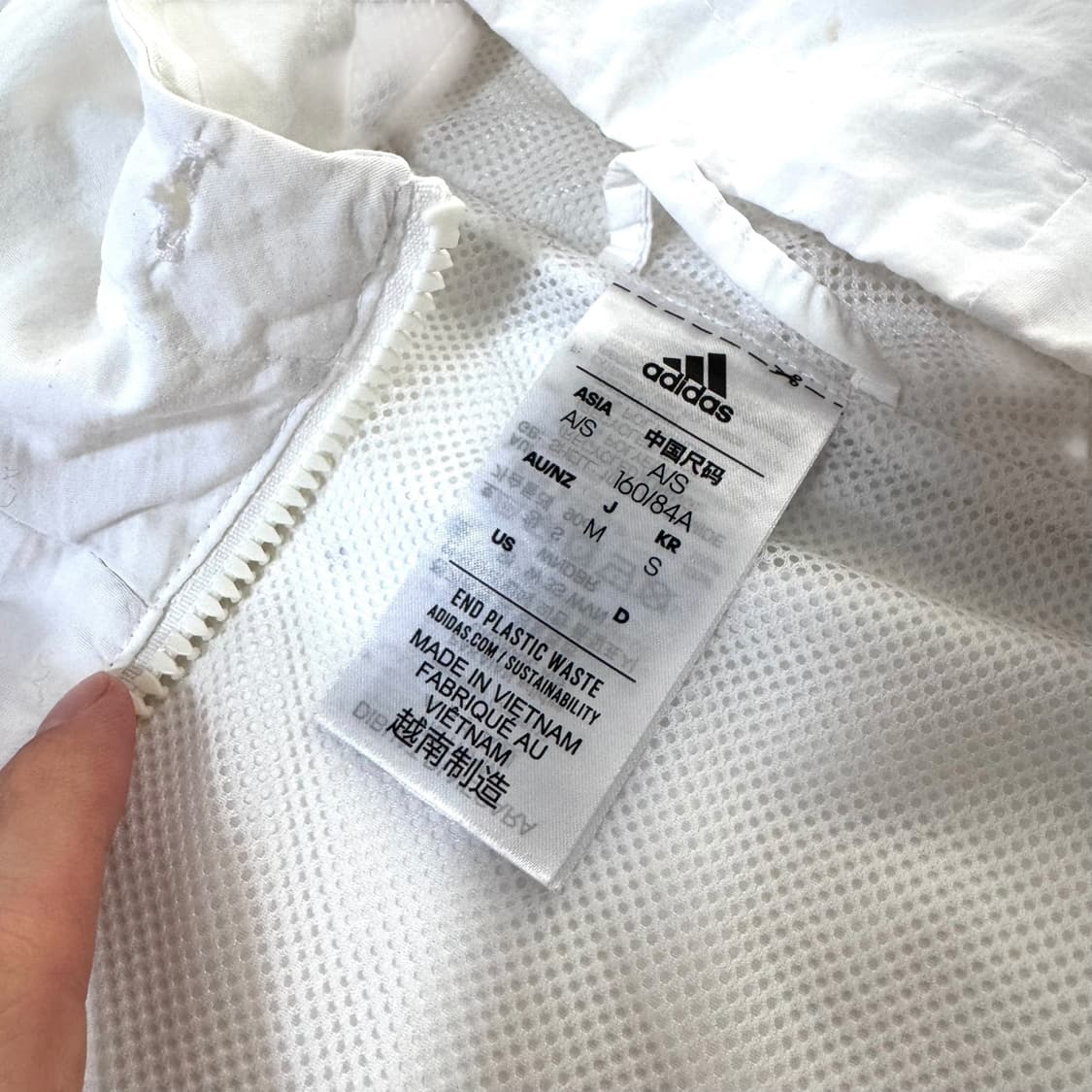 여성 아디다스 화이트 크롭 후드 바람막이 상품이미지3