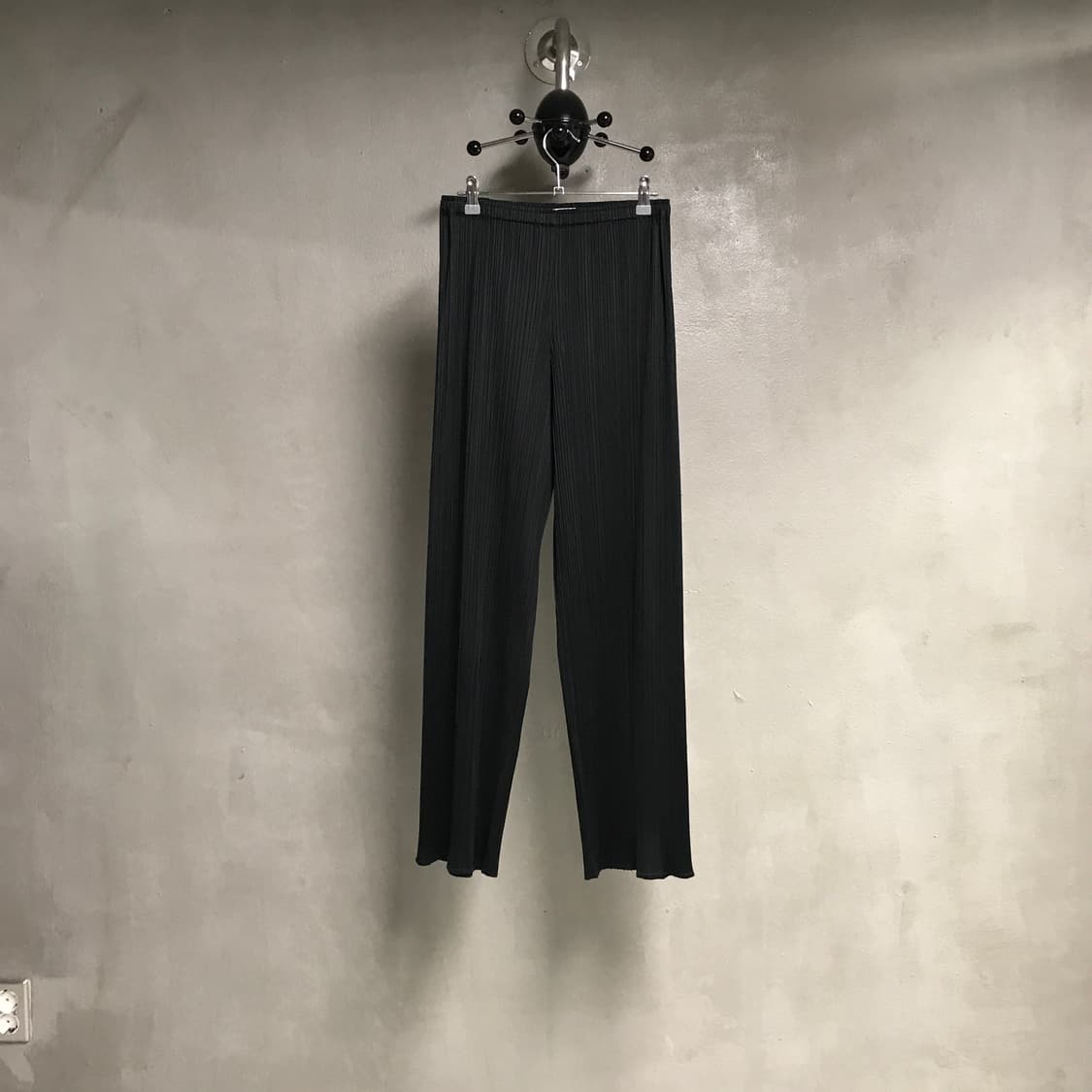 이세이 미야케 플리츠 플리즈 팬츠 블랙 4(W) 상품이미지1