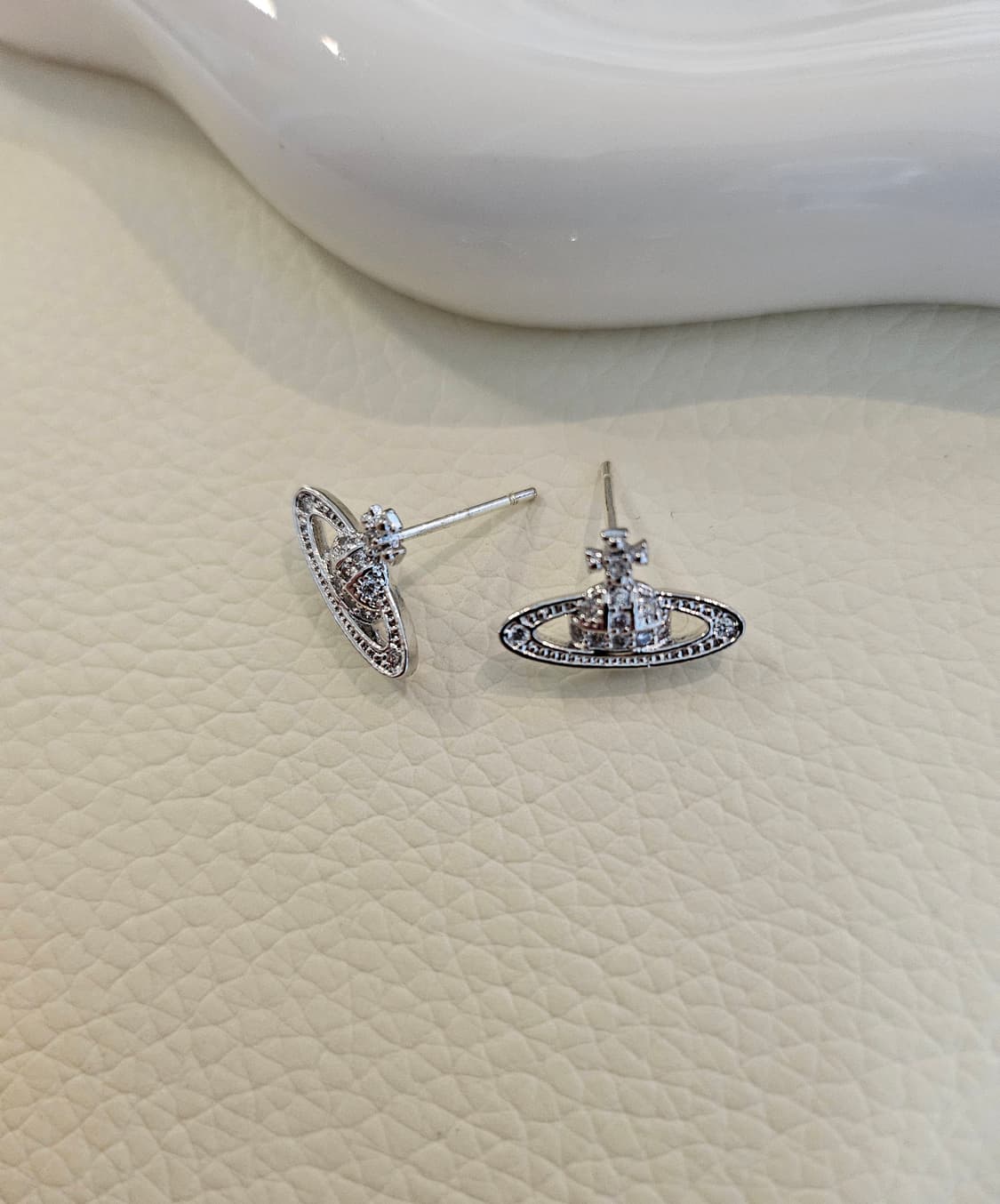 비비안웨스트우드 업사이클링 은장 미니 귀걸이 상품이미지3