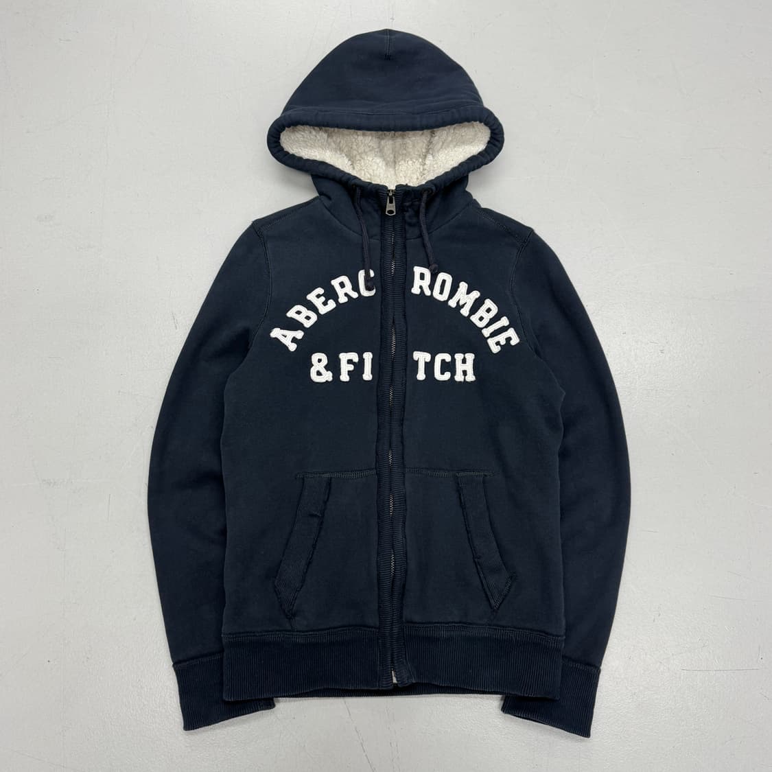 아베크롬비 Y2K 퍼 아치로고 후드집업 상품이미지2