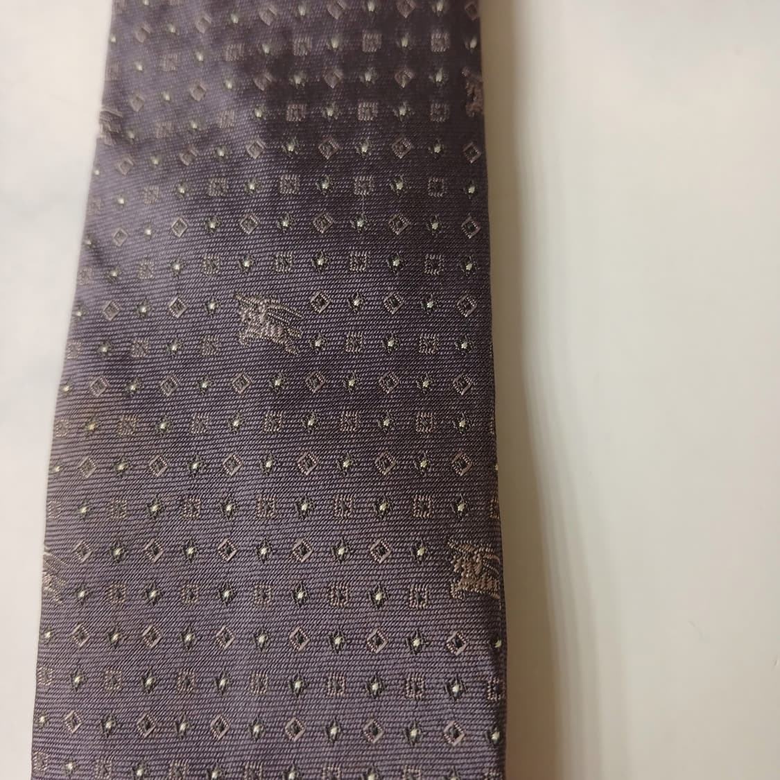 버버리 실크 퍼플 마이크로 패턴 슬림 넥타이 8cm B등급 A19389
 상품이미지6
