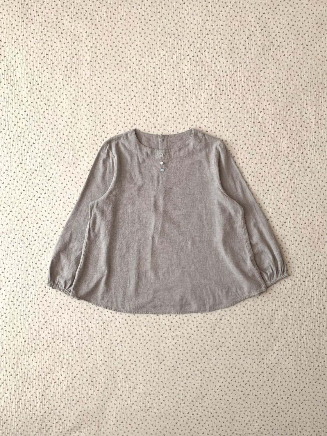 그레이 퍼프 블라우스 상품이미지1