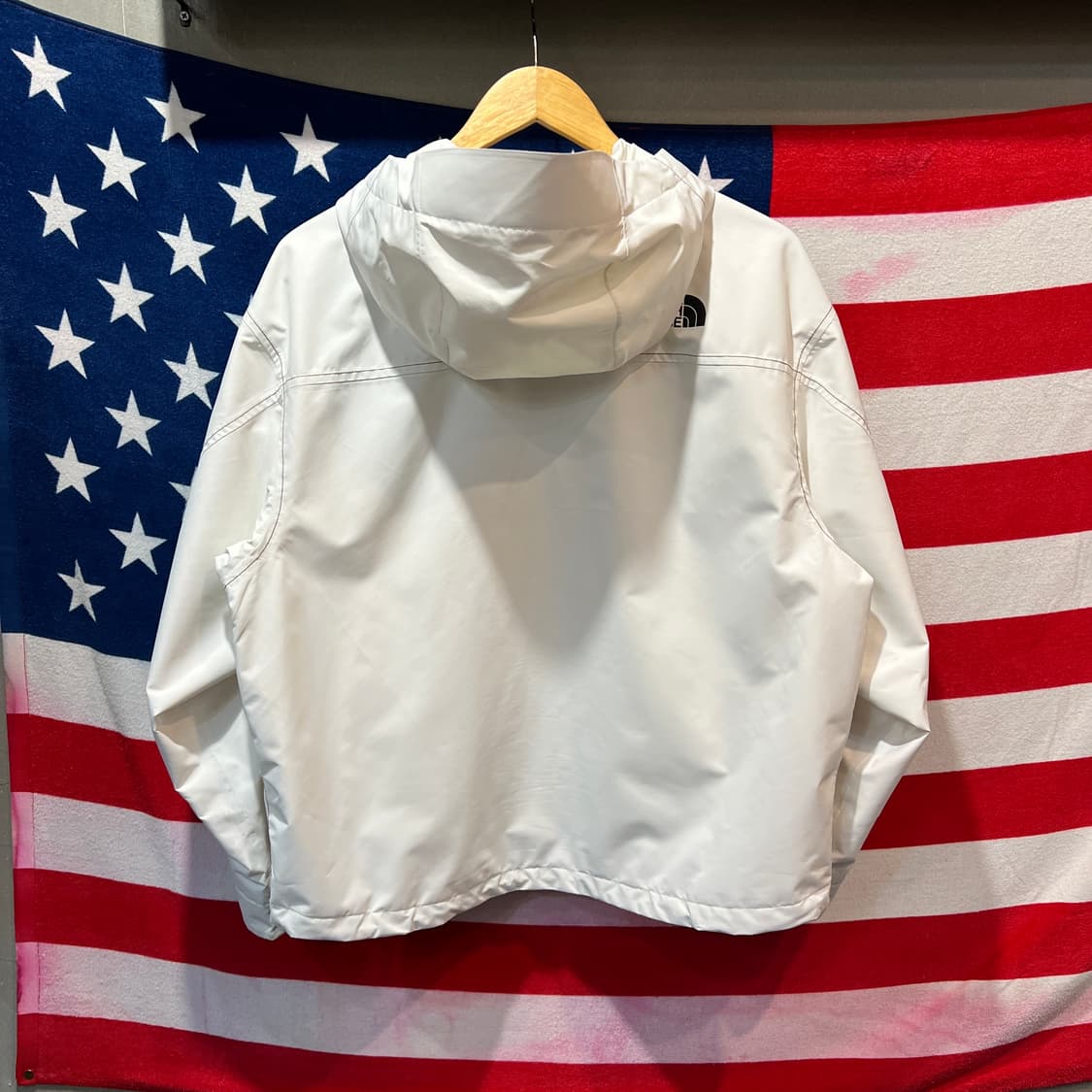 노스페이스 화이트 바람막이 자켓 상품이미지2