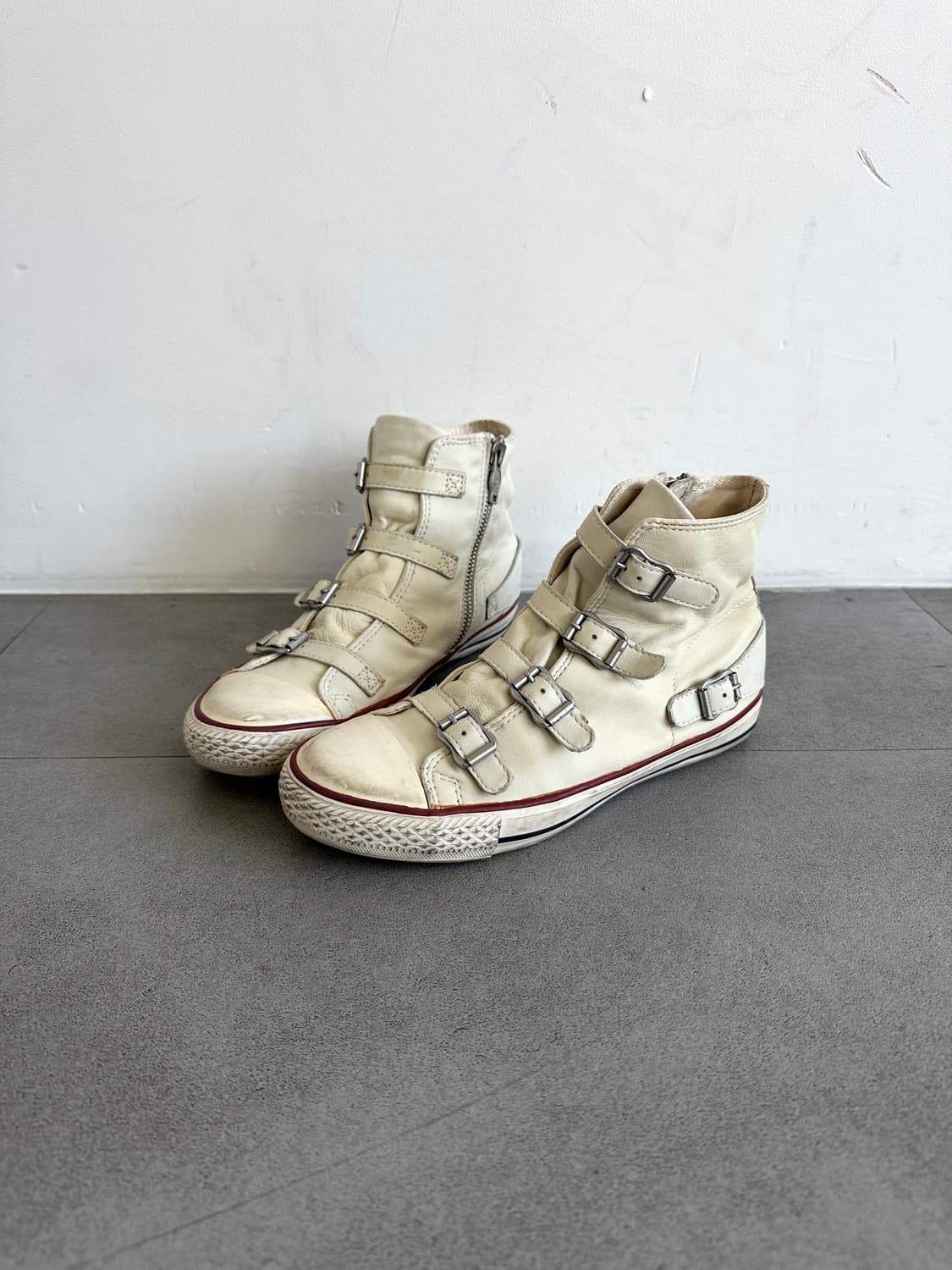 Ash 아이보리 램스킨 레더 버클 하이탑 스니커즈 상품이미지1