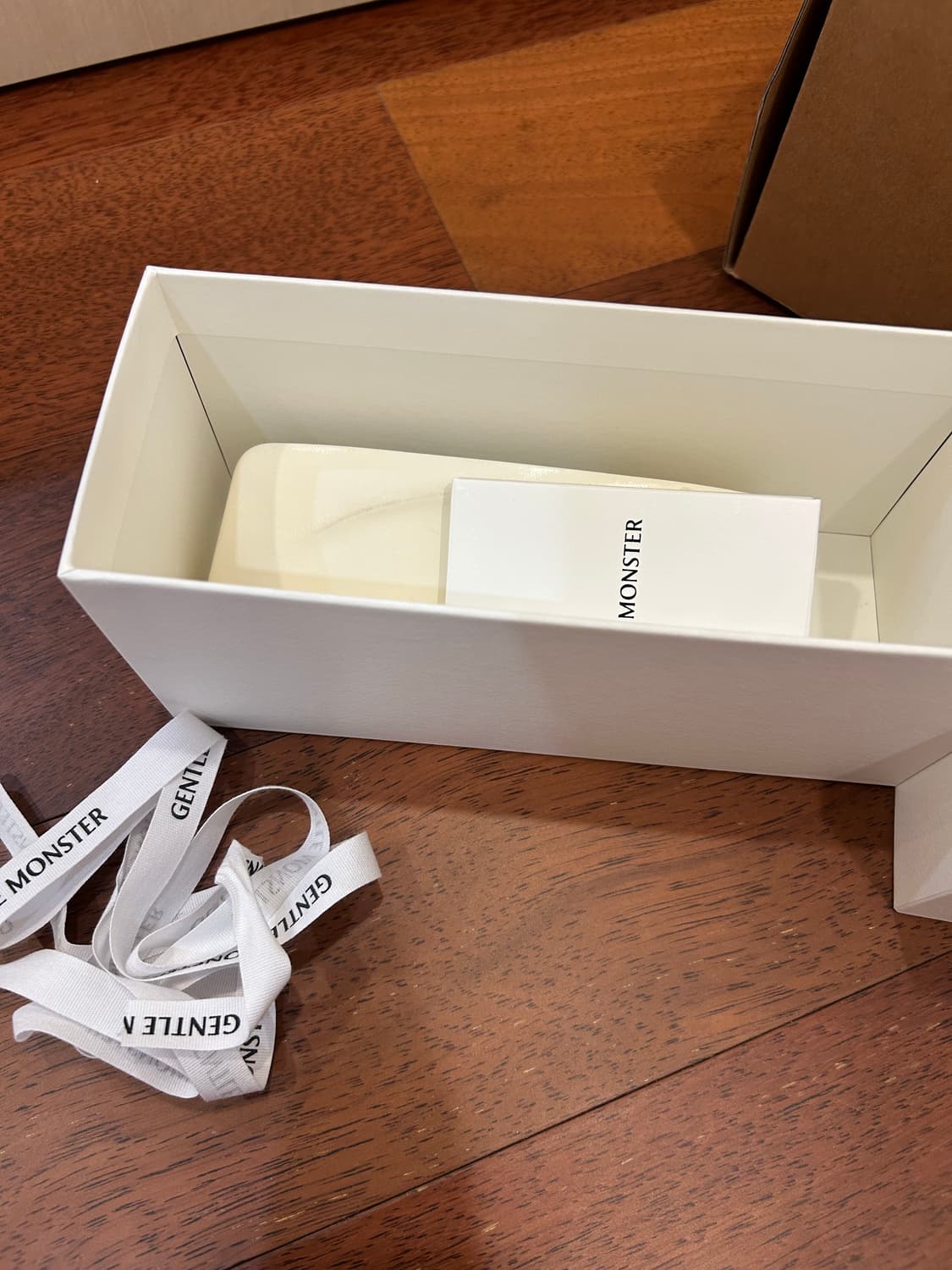 젠틀몬스터 ONIL-02 실버 안경 상품이미지9