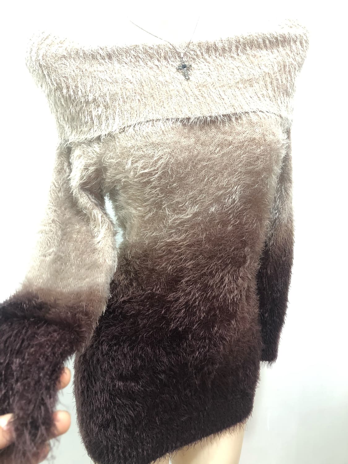 two tone fur off shoulder knit 상품이미지3