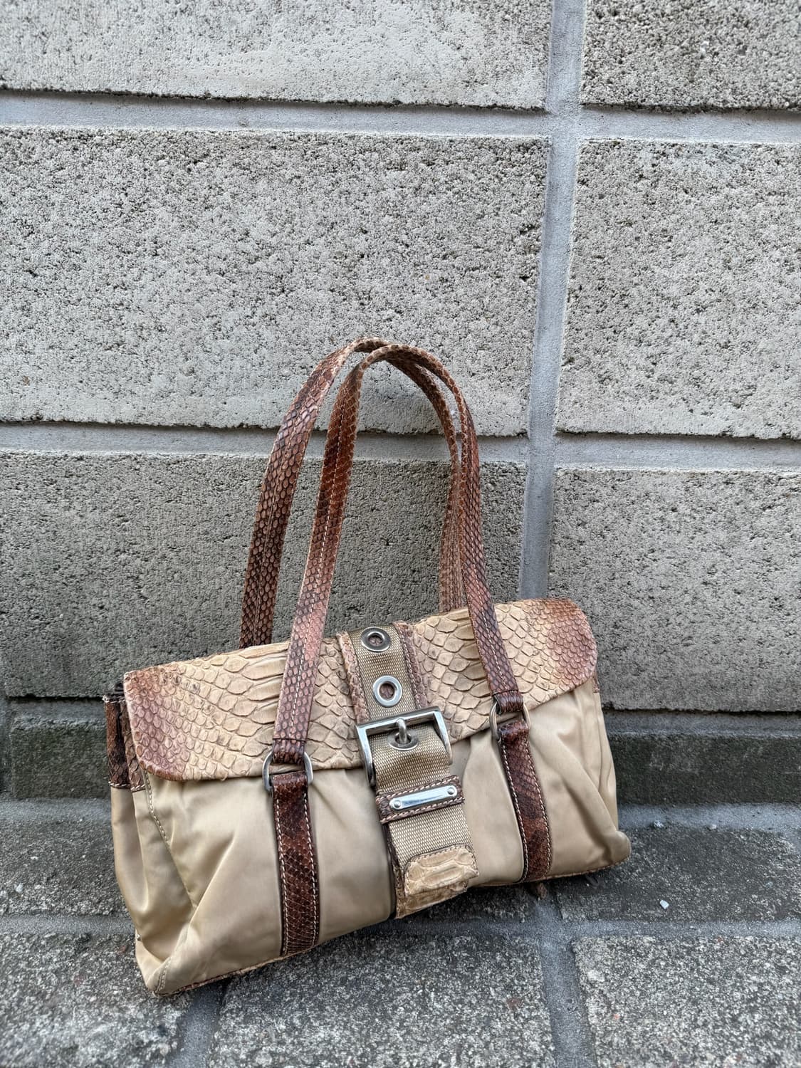 프라다 스네이크 스킨 숄더백 상품이미지7