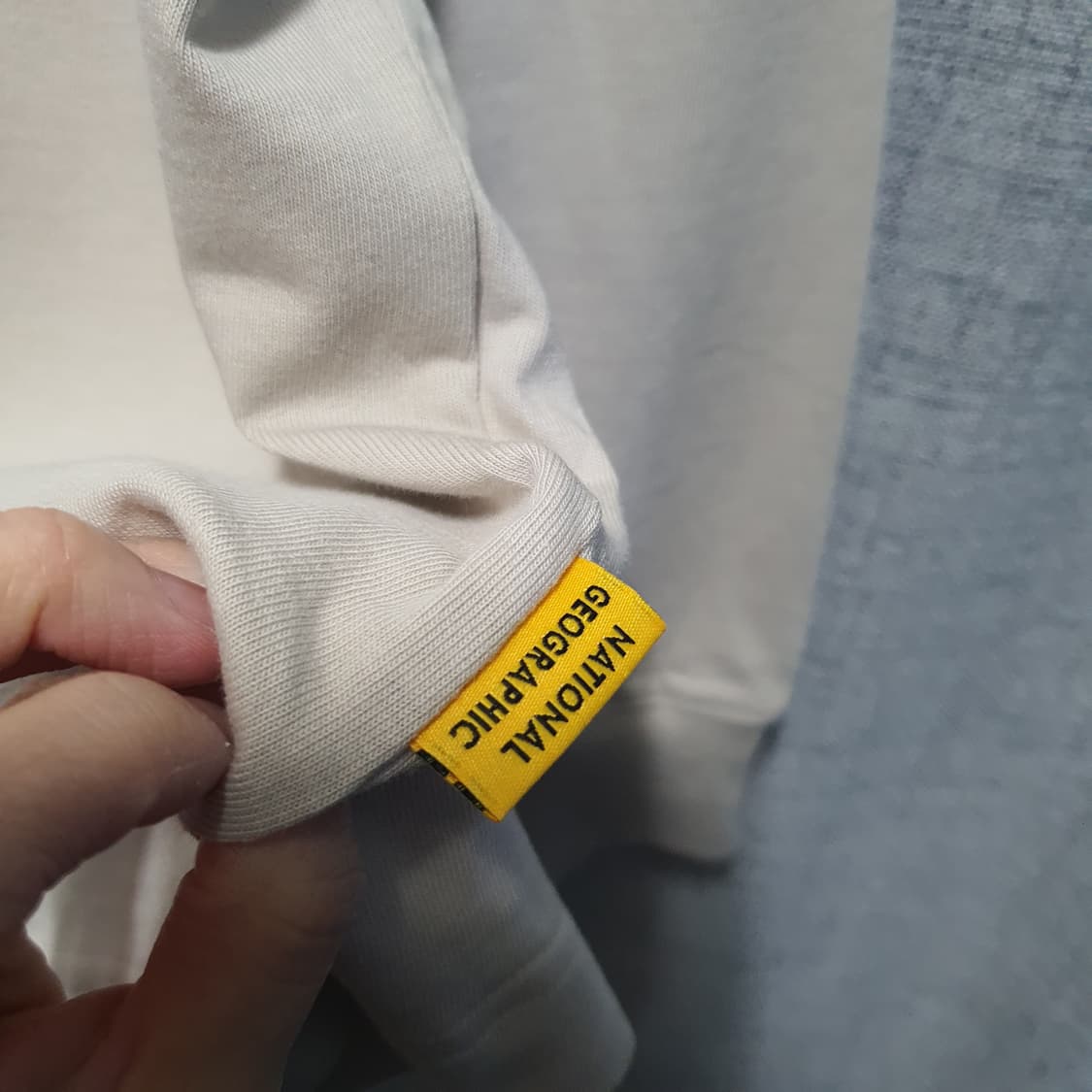 내셔널지오그래픽 베이지색 긴팔 티셔츠  상품이미지3