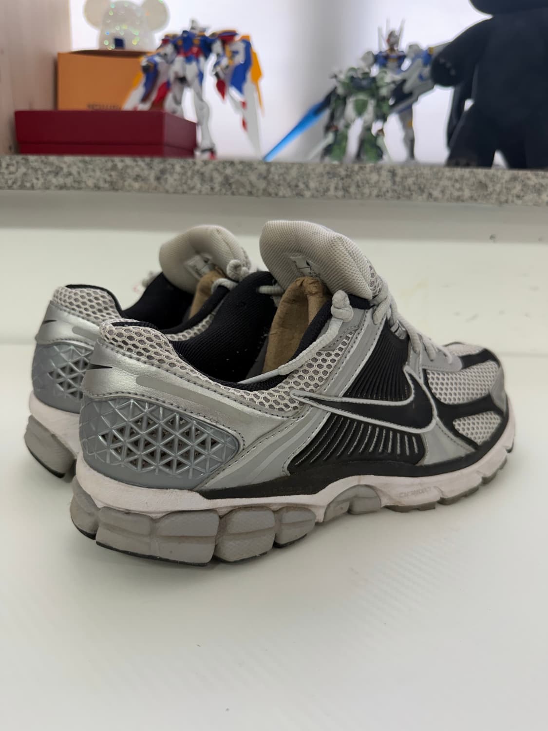 정품) 나이키 줌 보메로 5 운동화 260 상품이미지4