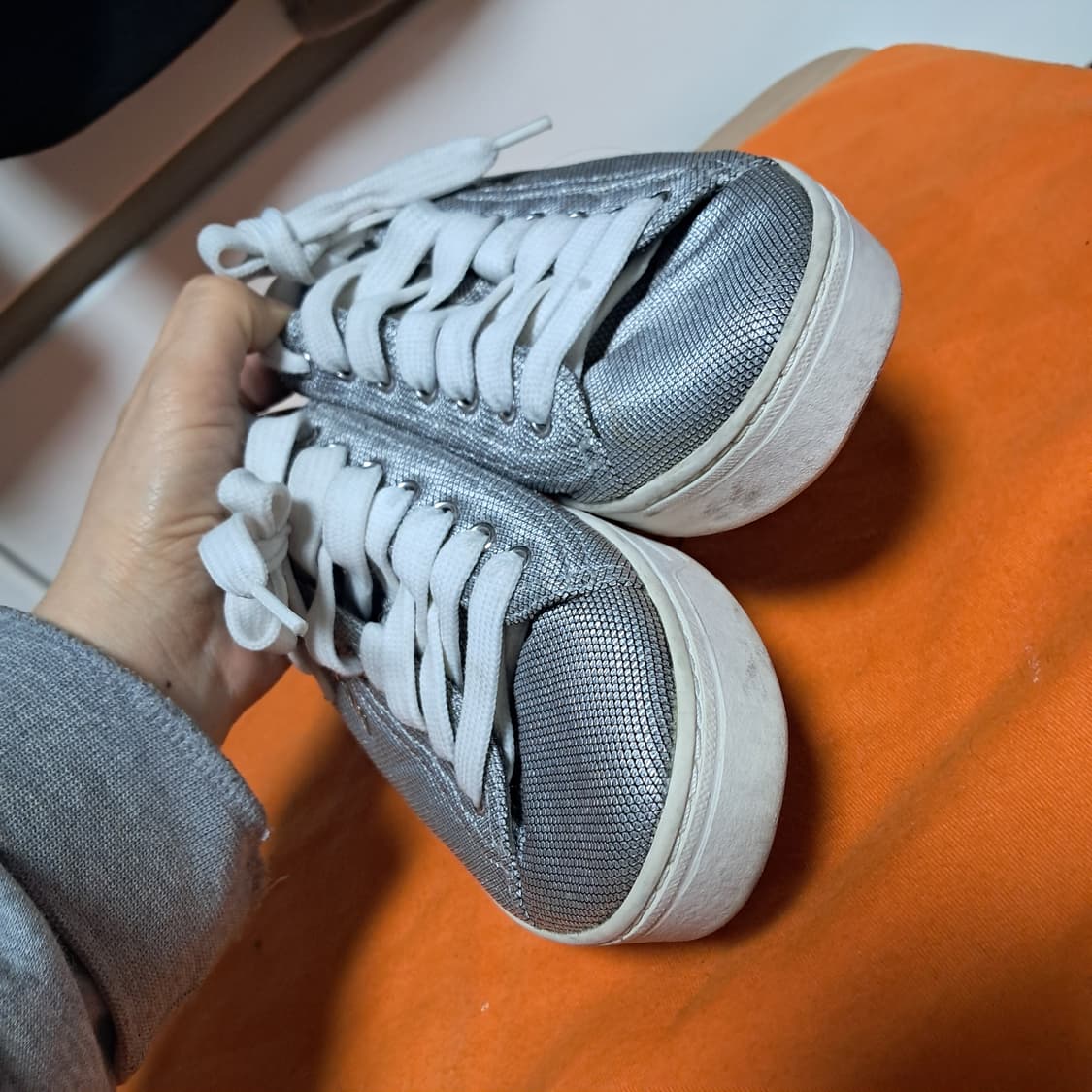 정품 프라다 여성 실버 스니커즈 36.5(230~235) 상품이미지2