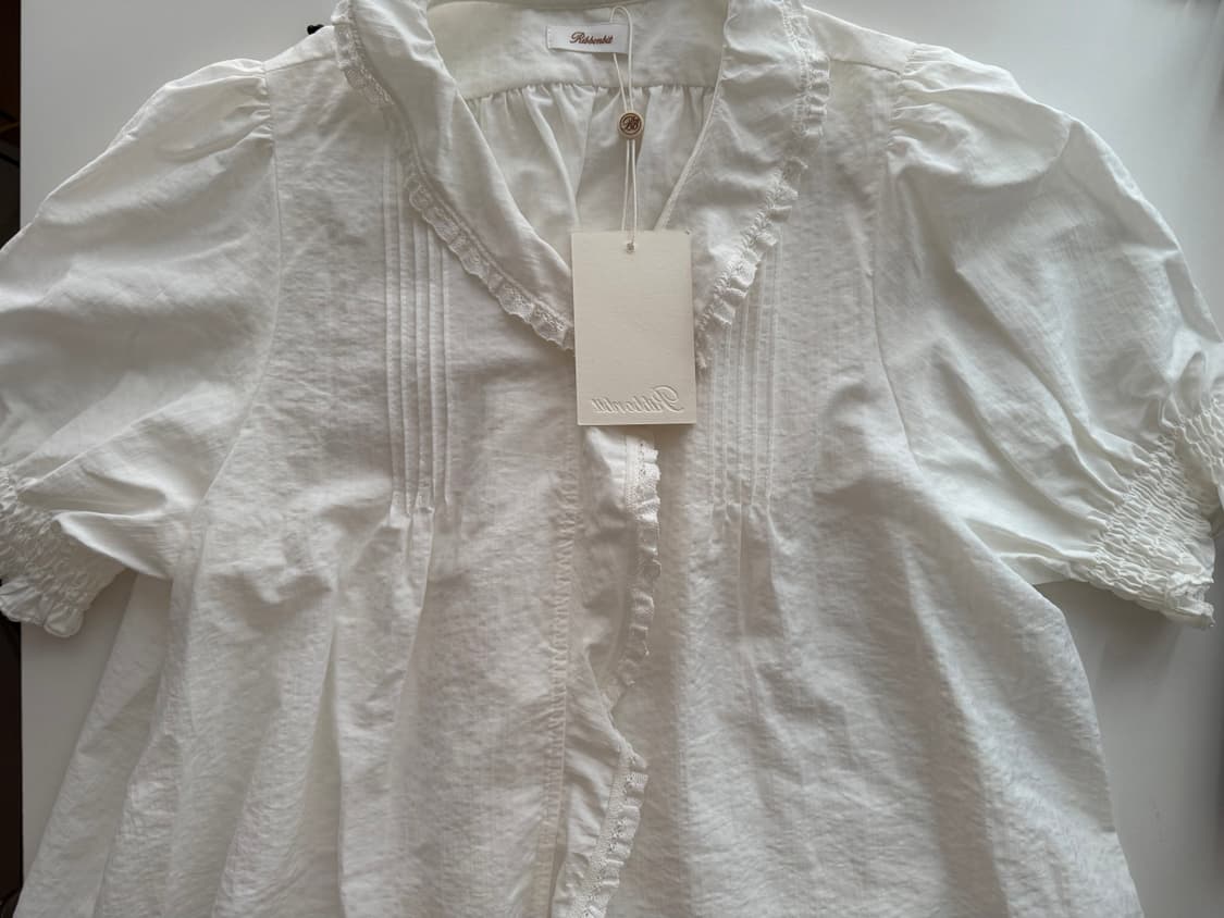 리본빛 rosie ruffle blouse 상품이미지1