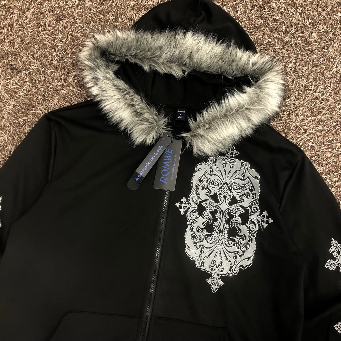 롬위 블랙 퍼 후드 크로스 집업 새상품 상품이미지2