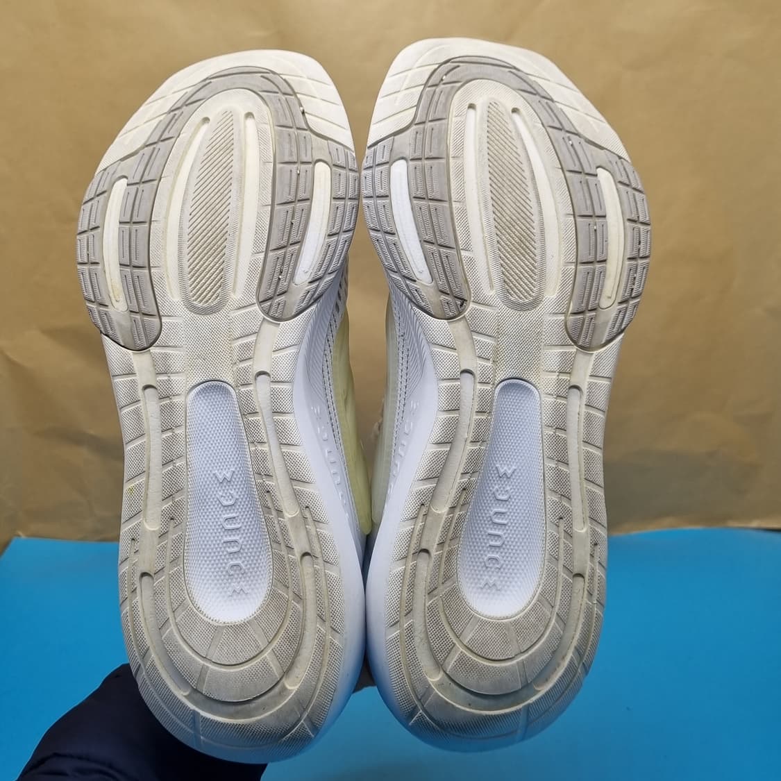 아디다스 울트라바운스 운동화250  상품이미지3