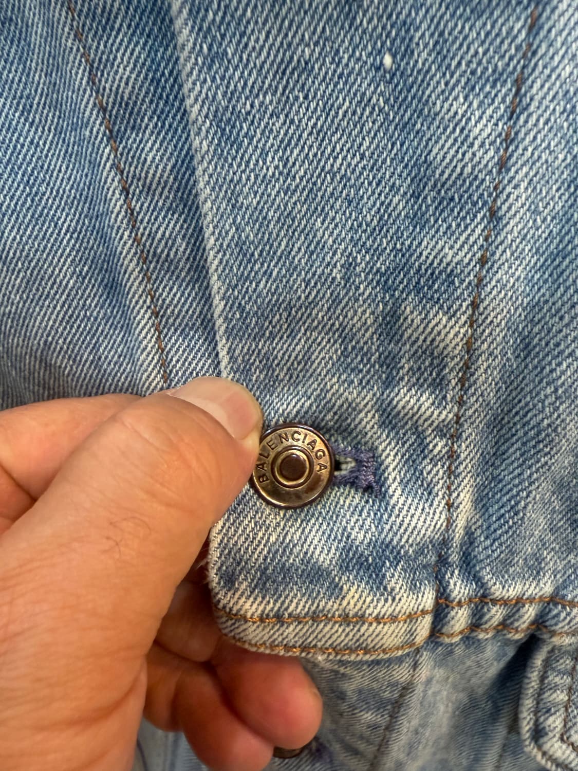 44/105 정품 발렌시아가 무지개 백로고 데님자켓 팝니다 상품이미지4